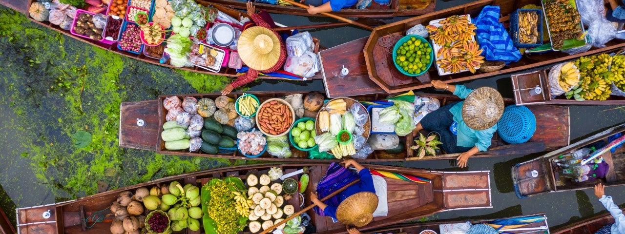 Boats with food going along the river