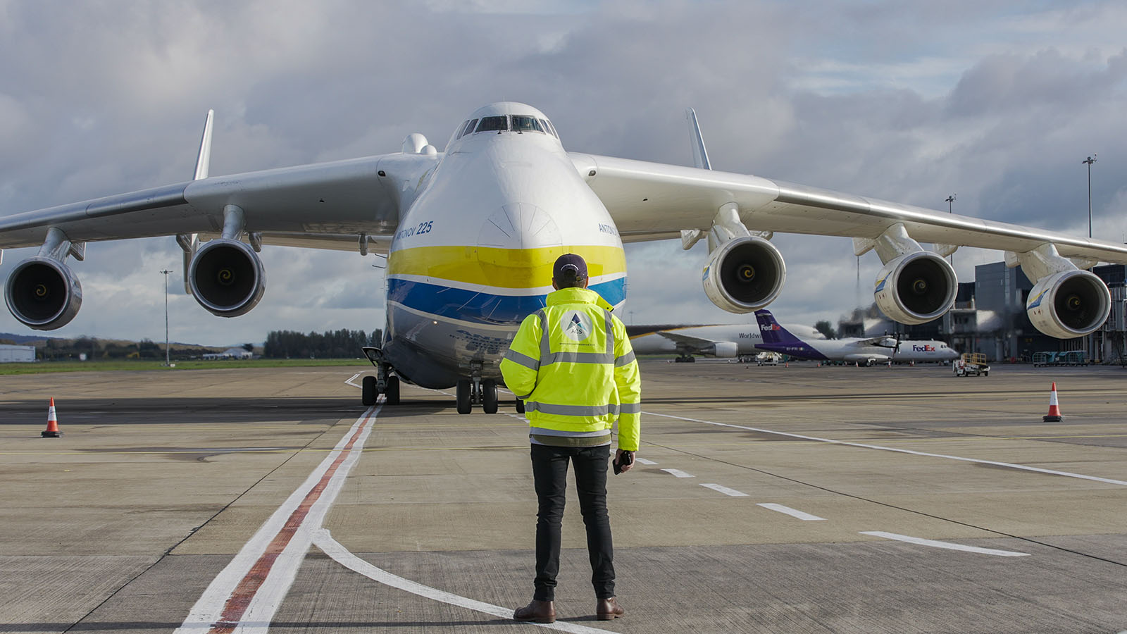 Antonov AN-225 Exterior