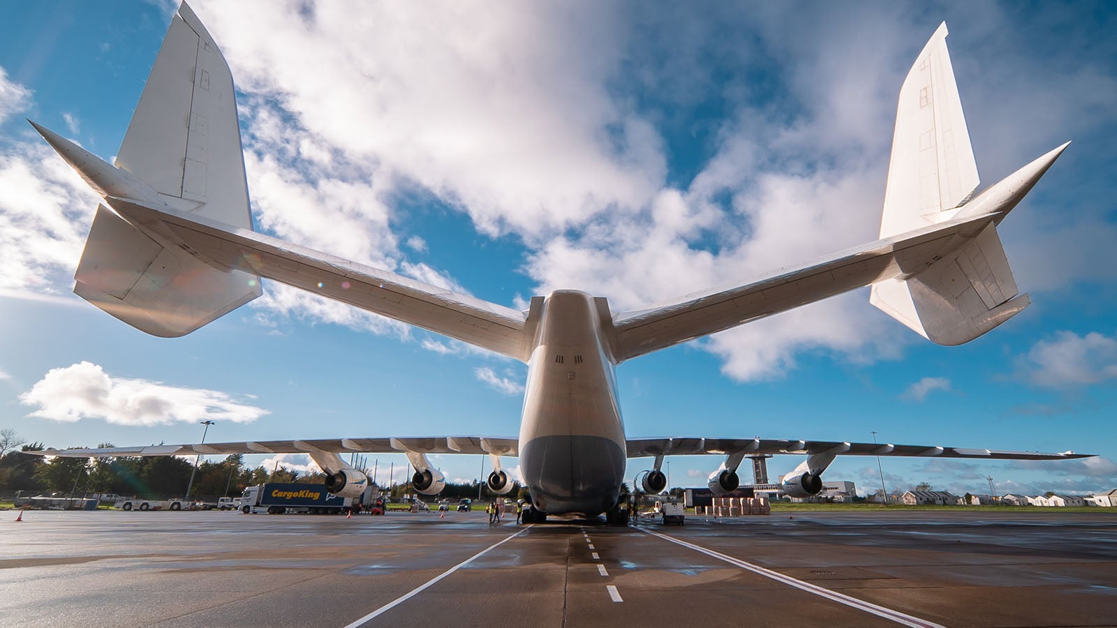 Antonov AN-225 Exterior