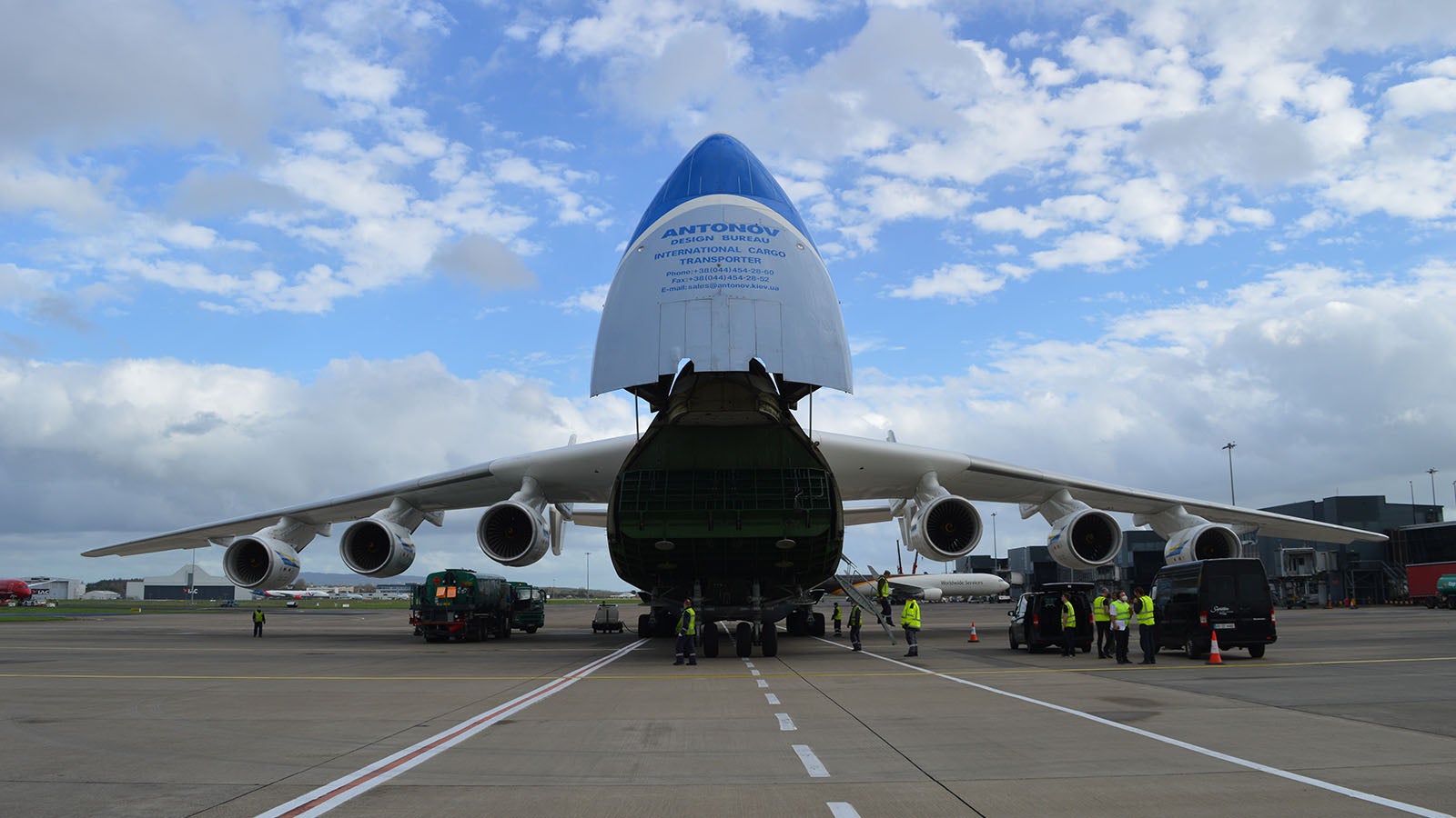 Antonov AN-225 Exterior