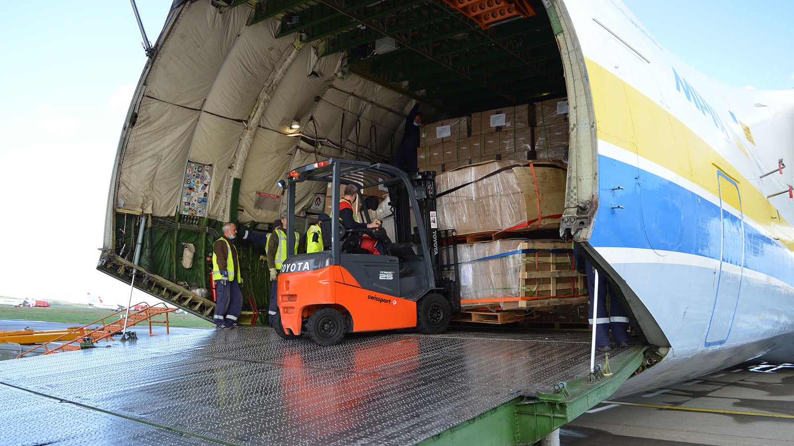 Antonov AN-225 Exterior