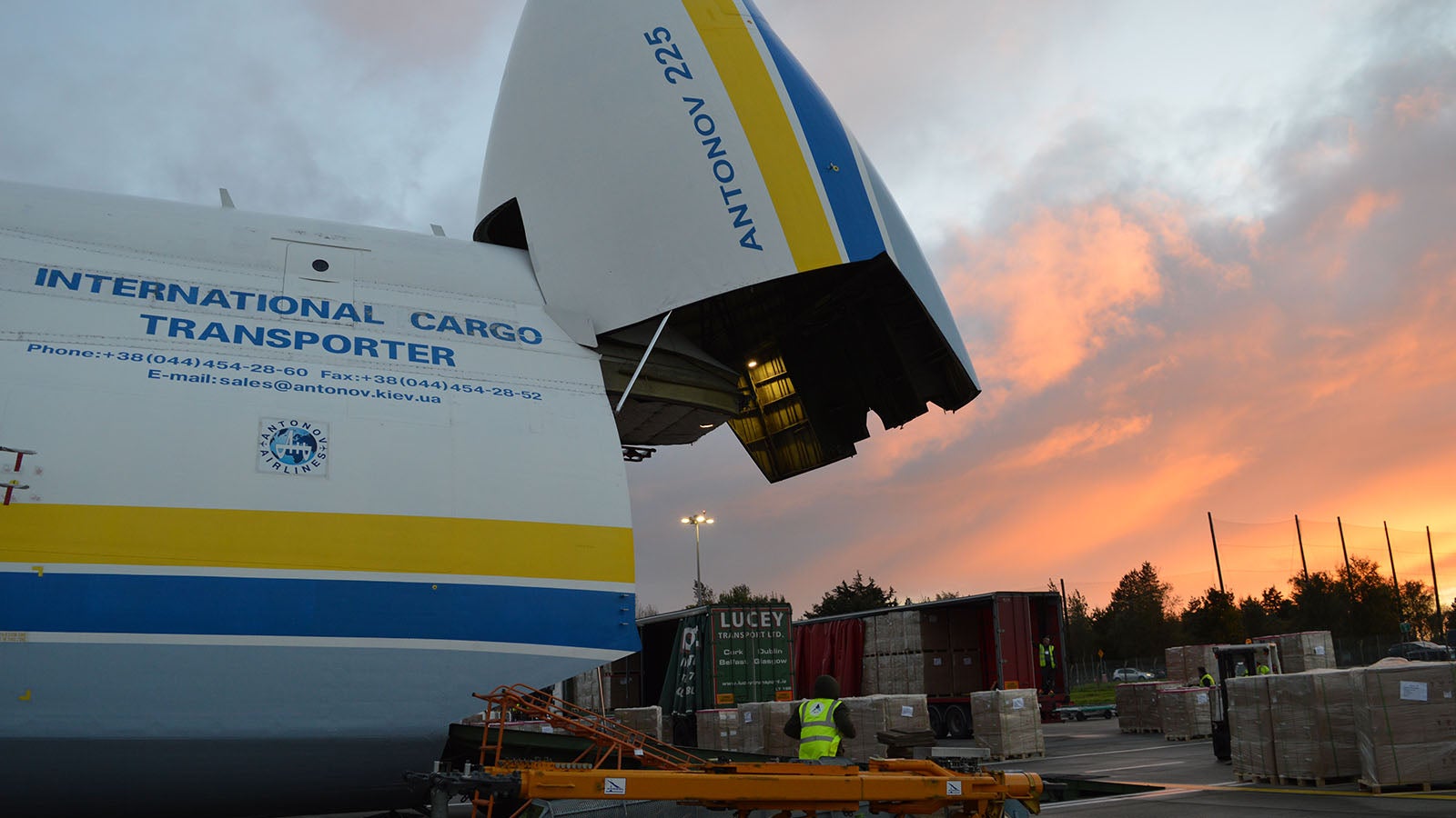 Antonov AN-225 Exterior