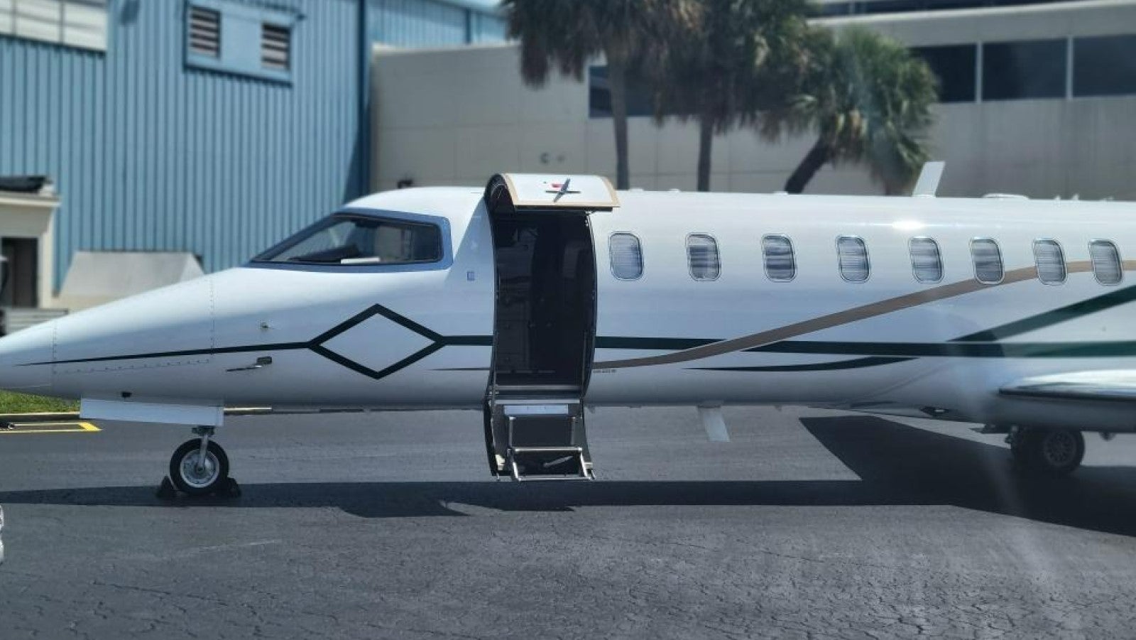 Bombardier Learjet 45XR Exterior