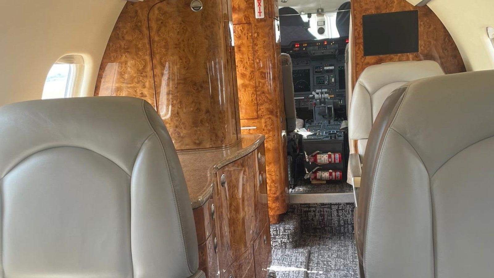 Bombardier Learjet 60 Interior