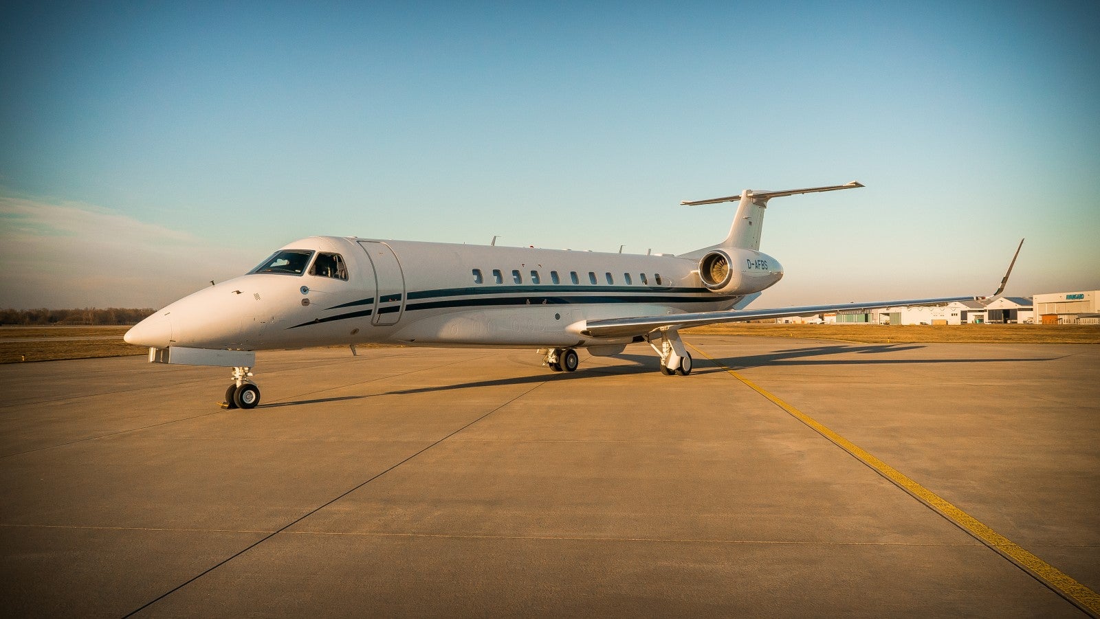 Embraer Legacy 650 Exterior