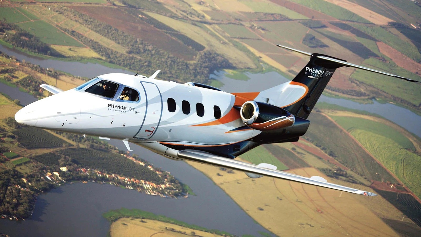 Embraer Phenom 100 Exterior