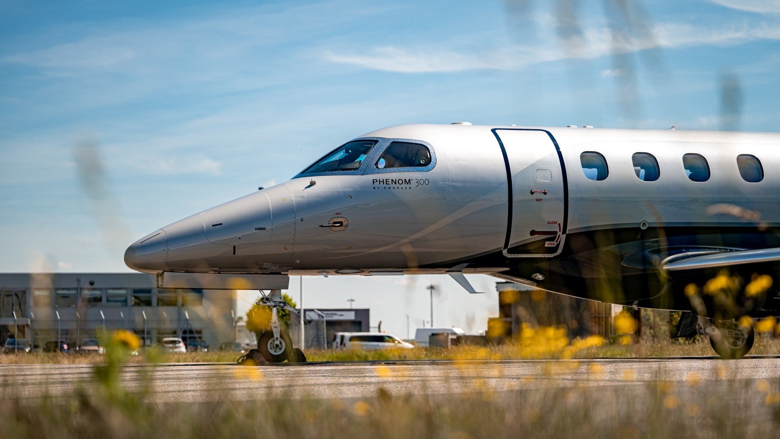 Embraer Phenom 300 Exterior