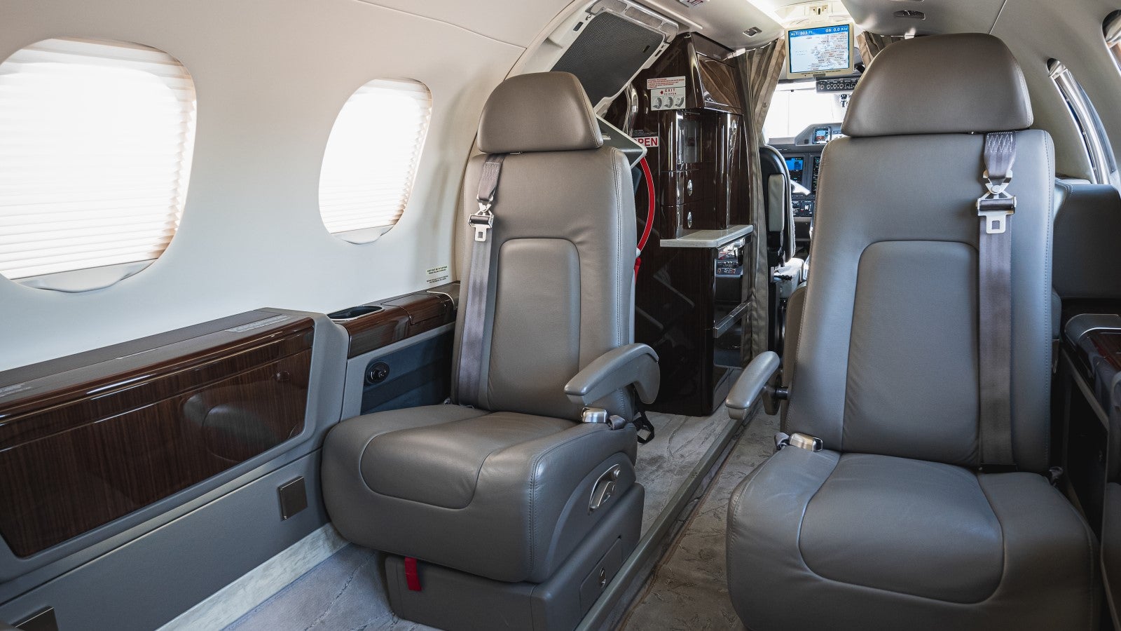 Embraer Phenom 300 Interior
