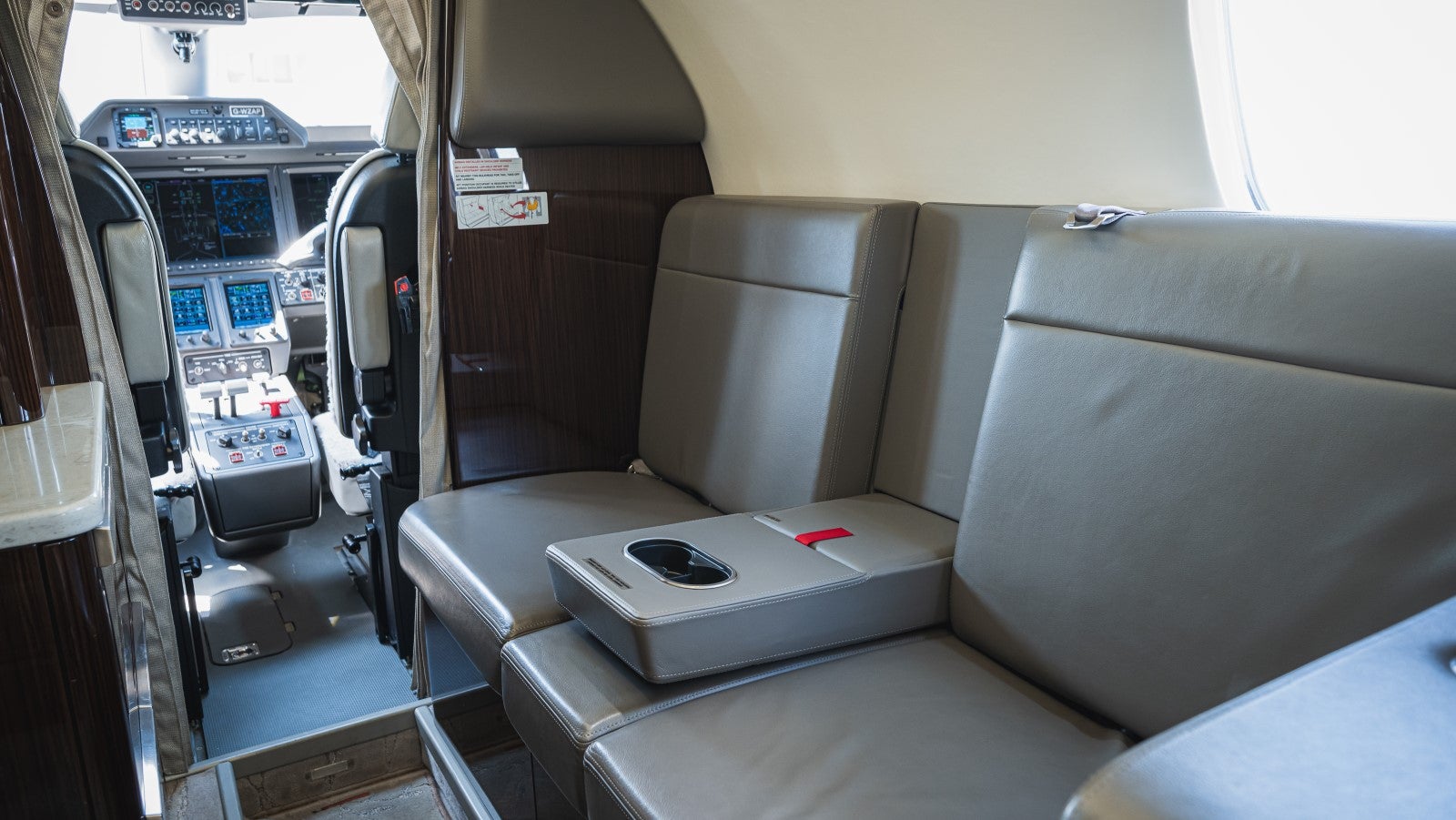 Embraer Phenom 300 Interior