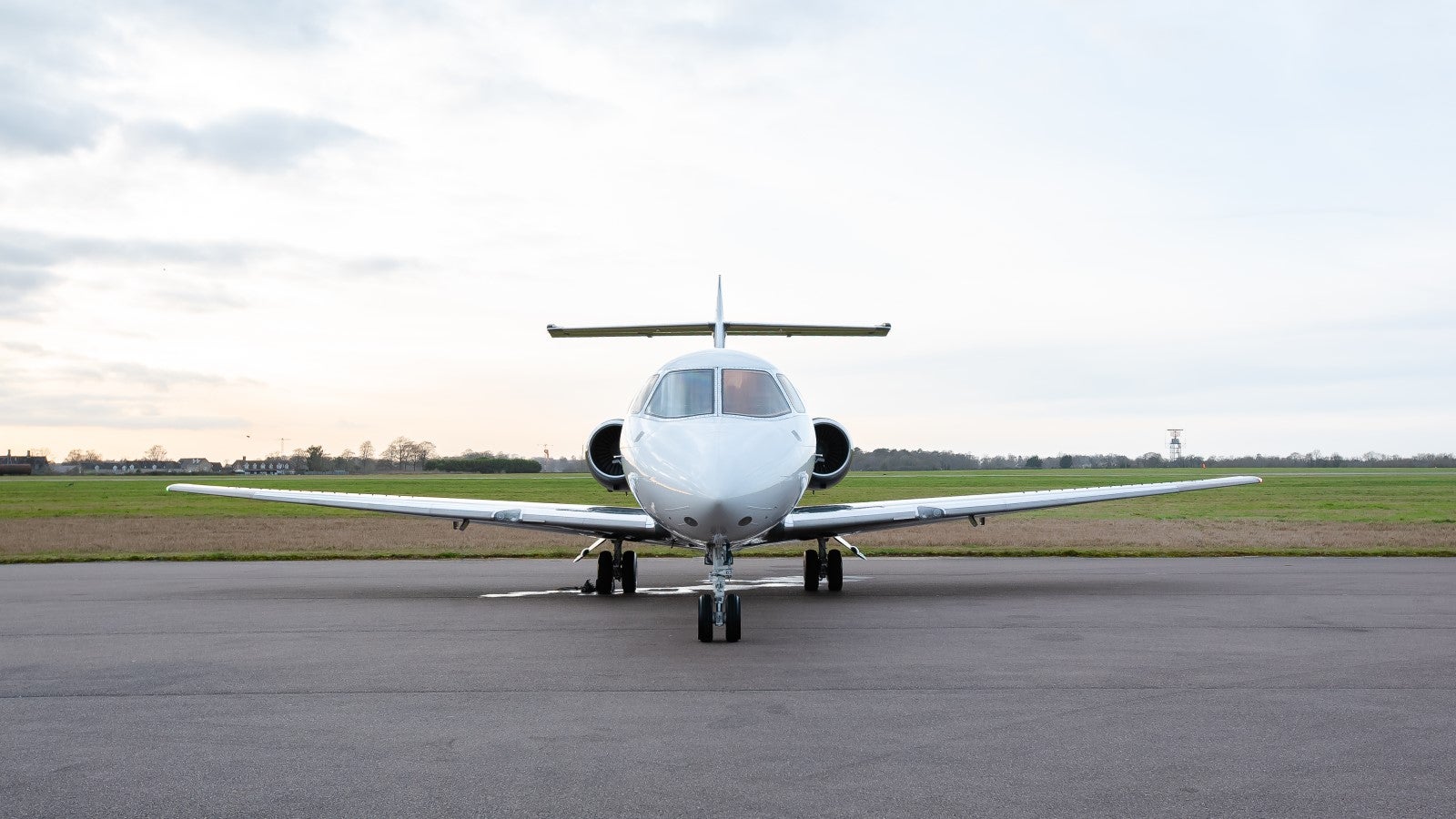 Hawker Beechcraft 750 Exterior