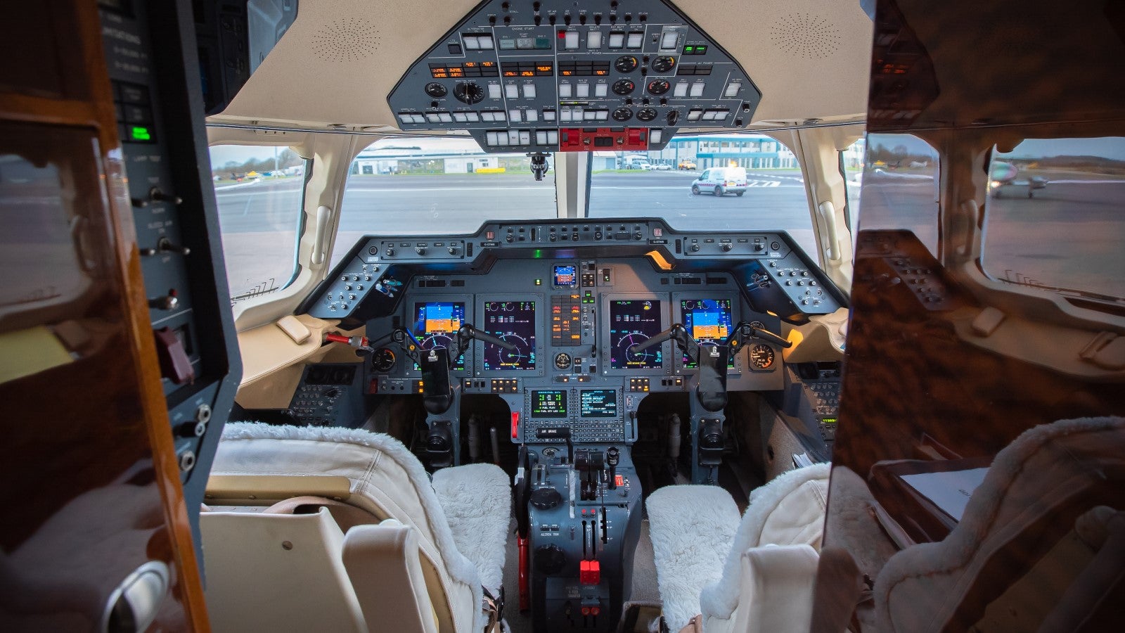 Hawker Beechcraft 750 Interior
