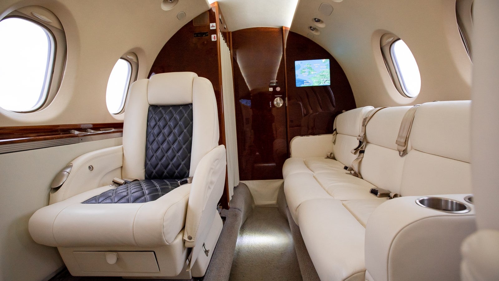 Hawker Beechcraft 750 Interior