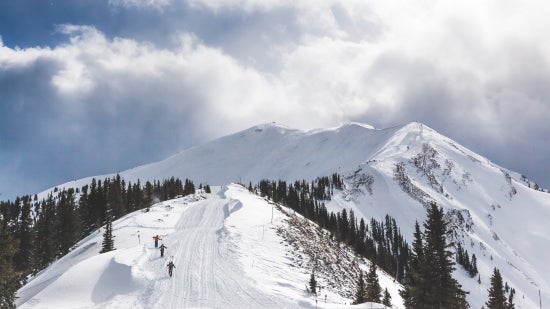 class=responsive-img-banner__desktop